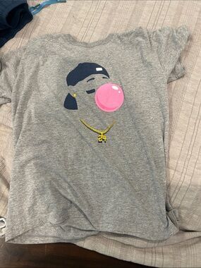 Kids Heather Gray Graphic Tee with Pink Bubble Design